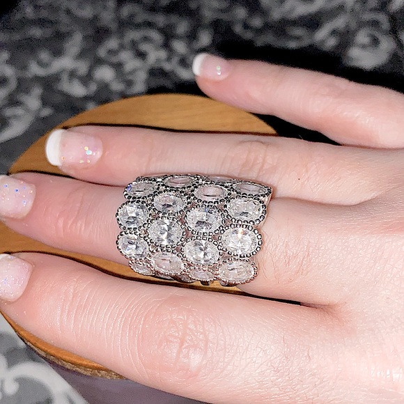 **CRYSTAL STATEMENT RING** - Picture 9 of 10